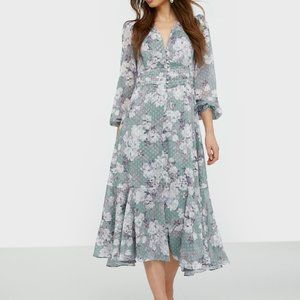 “Every New” Long Sleeve High-Low Dress – V-Neck, Defined Waist, Size 8